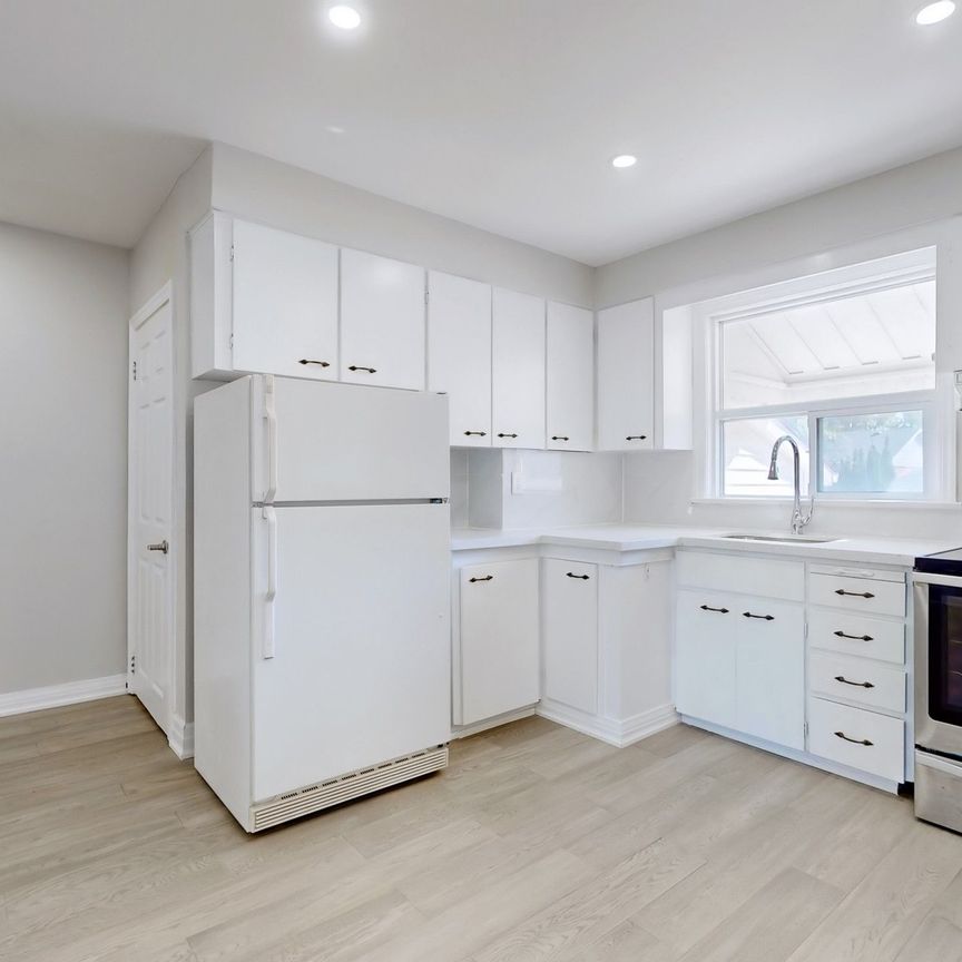 For Lease - 438 Centre Street, Richmond Hill, Ontario - Photo 1