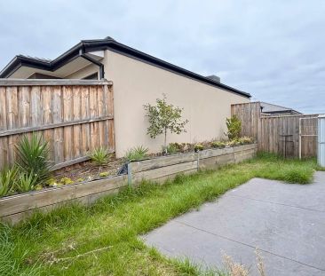 32 Sasha Crescent, Truganina VIC 3029 - Photo 3