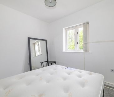3 bedroom flat to rent - Photo 6