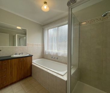 Stunning 3-Bedroom Home in South Morang - Photo 3