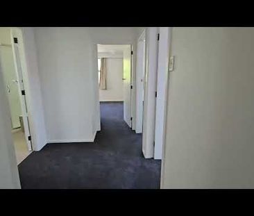 Warm, modern & spacious – your new Lansdowne home - Photo 5