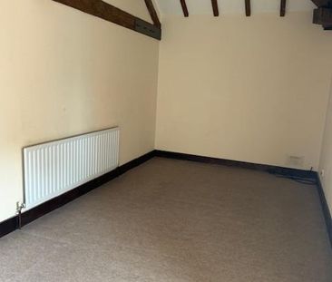 2 bedroom barn conversion to rent - Photo 2