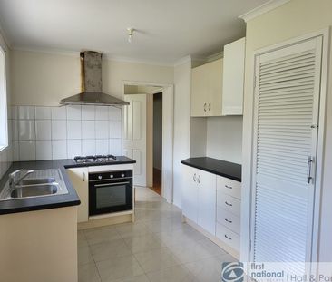 27 Kernot Crescent, Noble Park North - Photo 5