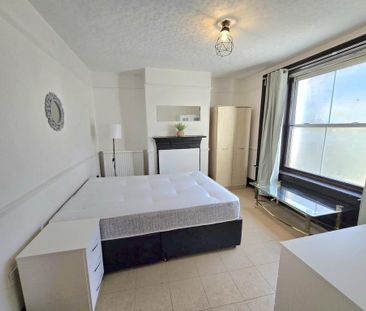 1 bedroom in a flat share to rent - Photo 4