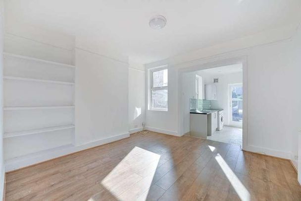 Coombe Gardens, New Malden, KT3 - Photo 1