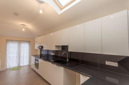 4 Bed Detached House, Tokyngton Avenue, HA9 - Photo 2