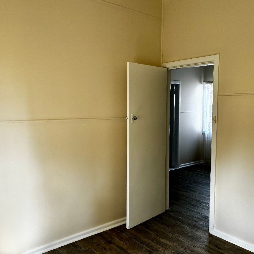 2 bedroom flat in a Great Location! - Photo 1