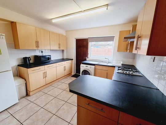 4 Bed Student Accommodation - Photo 1