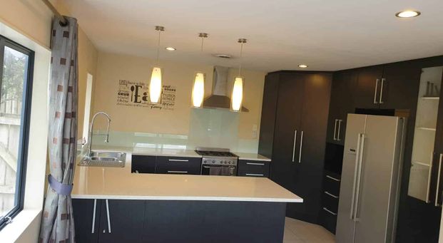 This is a moderm 4 bedrooms and 2.5 bathrooms ... - Photo 1