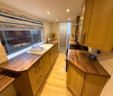 2 bedroom end of terrace house to rent - Photo 6