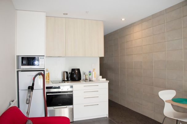 Stylish & Cosy CBD Apartment - Photo 1