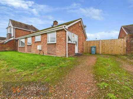3 bedroom detached bungalow to rent - Photo 3