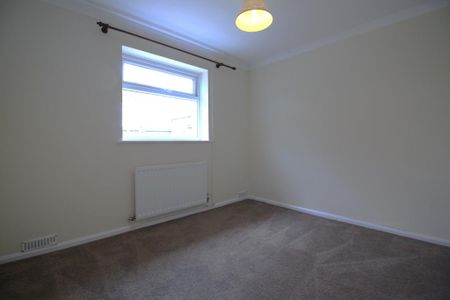 2 bedroom semi-detached bungalow to rent - Photo 3