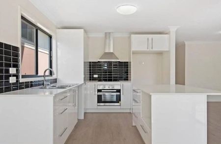 “Modern Family Home in Popular Bundamba” - Photo 5