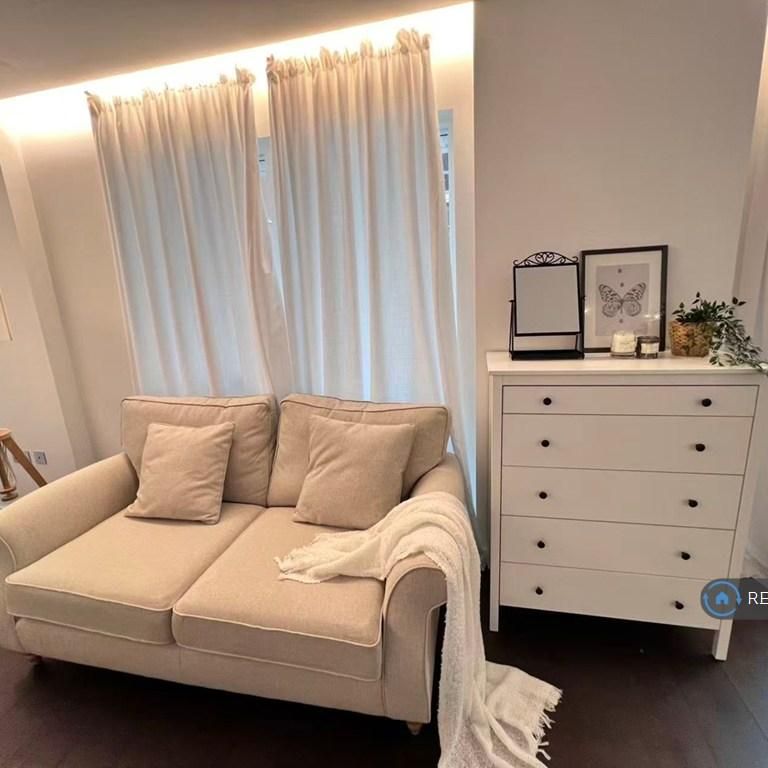 3 bedroom flat to rent - Photo 1