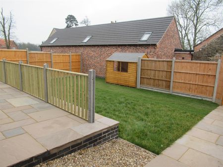 3 Bed House - Photo 4