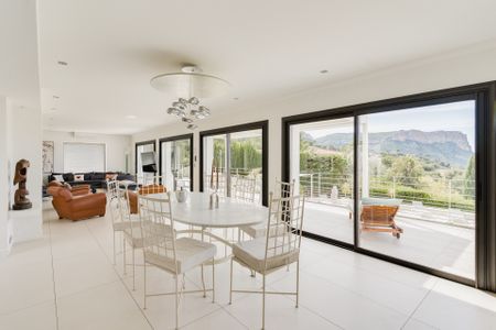 Location Maison 7 pièces 328m² CASSIS 13260 - Photo 3