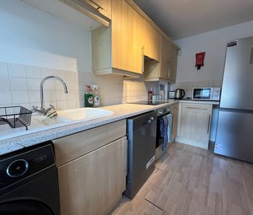 Room in a Shared House, Firedrake Croft, CV1 - Photo 6