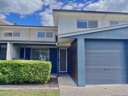 Stunning 3-Bedroom Townhouse â Ideal for Families or Professionals-Orange Grove Rd, Salisbury - Photo 2