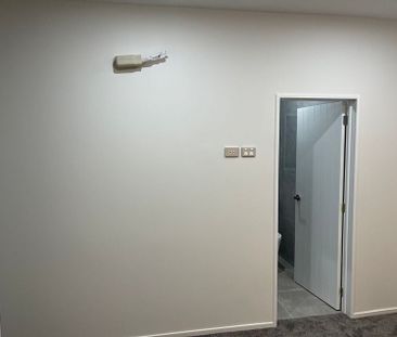 One year old build and standalone house - Photo 2