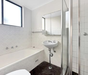 Beautiful Bright 2 Bedroom Apartment - Photo 4