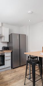 4 bedroom flat share to rent - Photo 3