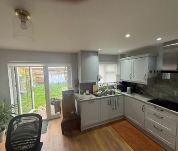 1 bedroom in a house share to rent - Photo 2