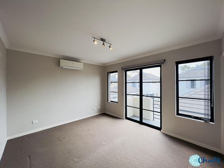 SPECTACULAR SHOALWATER TOWNHOUSE! - Photo 2