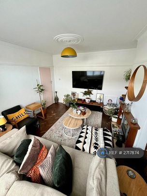 1 bedroom in a house share to rent - Photo 1