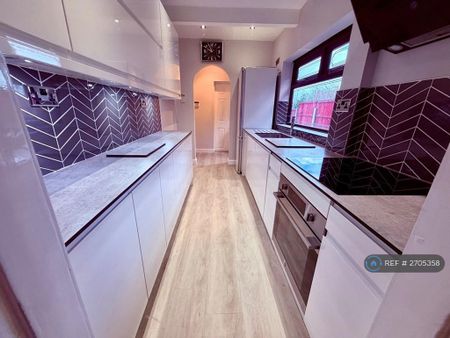 3 bedroom semi-detached house to rent - Photo 5