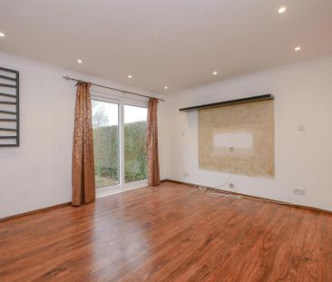 3 bedroom end of terrace house to rent - Photo 4