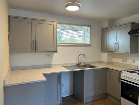 2 bedroom coach house to rent - Photo 3
