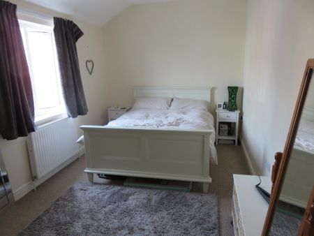 2 bedroom terraced house to rent - Photo 4