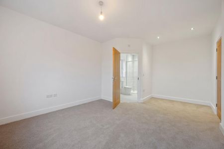 5 bedroom detached house to rent - Photo 3