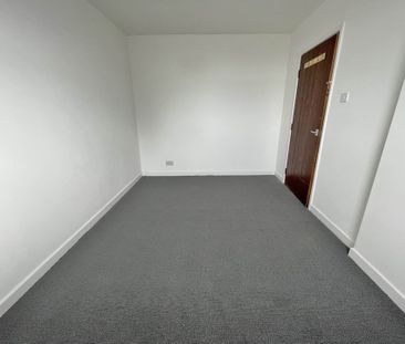 Oldham Road, Royton - Photo 5