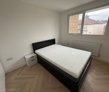 4 Bed End Terrace, Yeoman Close, SE27 - Photo 3