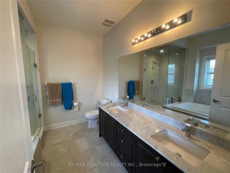 Detached Home For Lease | W9048796 - Photo 3