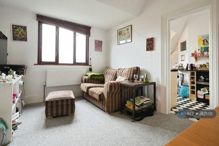 1 bedroom flat to rent - Photo 4