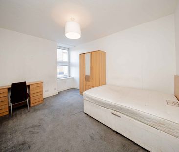 3 bedroom apartment to rent - Photo 4
