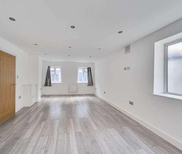 Golders Green Road, Golders Green, NW11 - Photo 1