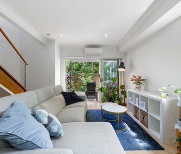 Furnished Modern 3-Bedroom Townhouse in Prime Morningside Location - Photo 1