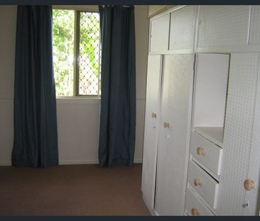 4 Bedroomed, semi rural, unfurnished, older type, clean, House - Photo 3