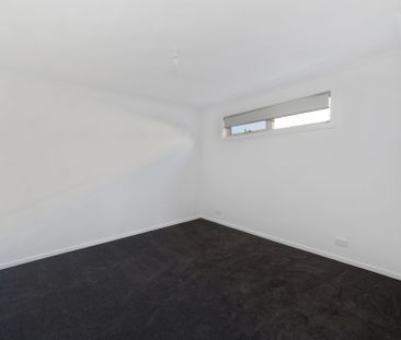 Modern, Sunny and Low-maintenance Living - Photo 4
