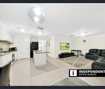 Charming Brookfield Home for Rent - Your Perfect Oasis Awaits! - Photo 1