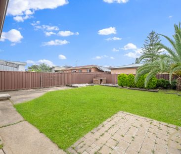 Well Presented Three-Bedroom Home&excl; - Photo 5