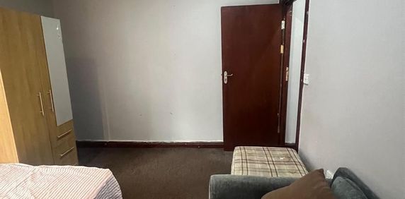 243 Dewsbury Road, Flat 2 - Photo 2