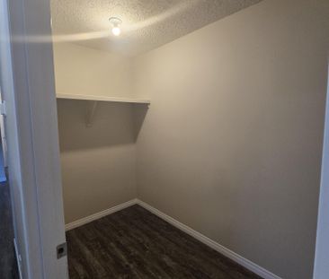 Modern Ground Floor 2 Bedroom in the Heart of Downtown - Photo 5