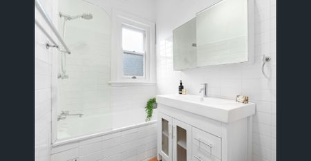 CHARMING HOME IN A PREMIUM SETTING - Photo 5