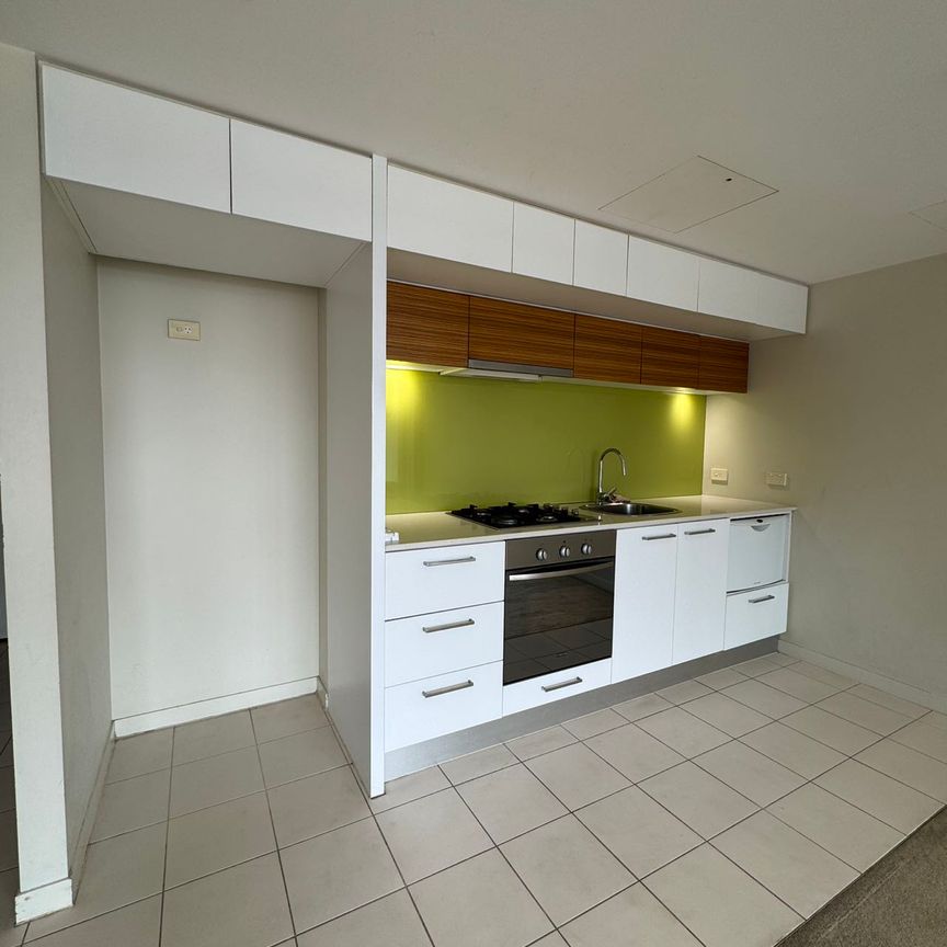 Bright & Spacious 1-Bedroom Apartment in Docklands – Prime Waterfront Living! - Photo 1