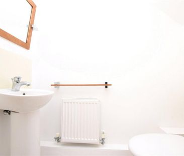 3 bedroom end of terrace house to rent - Photo 4